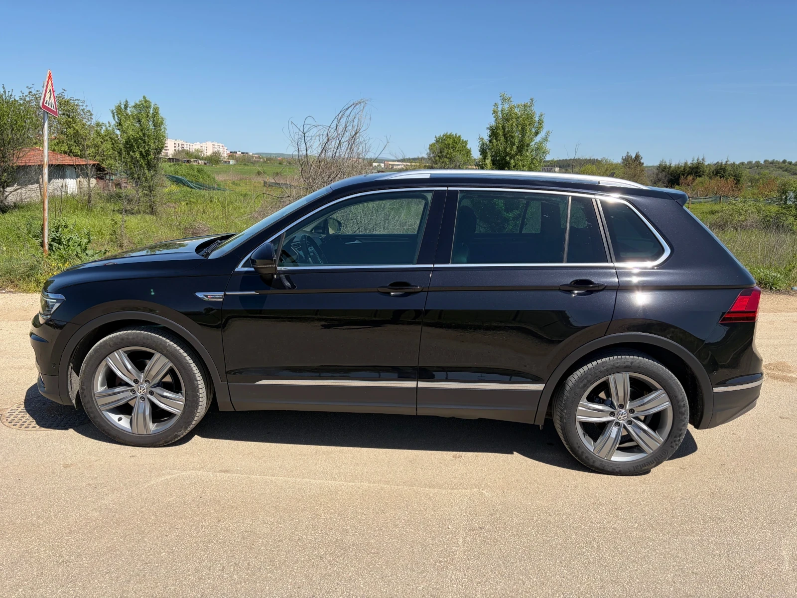 VW Tiguan Панорама Печка Дигитал !!!, снимка 2 - Автомобили и джипове - 54334137