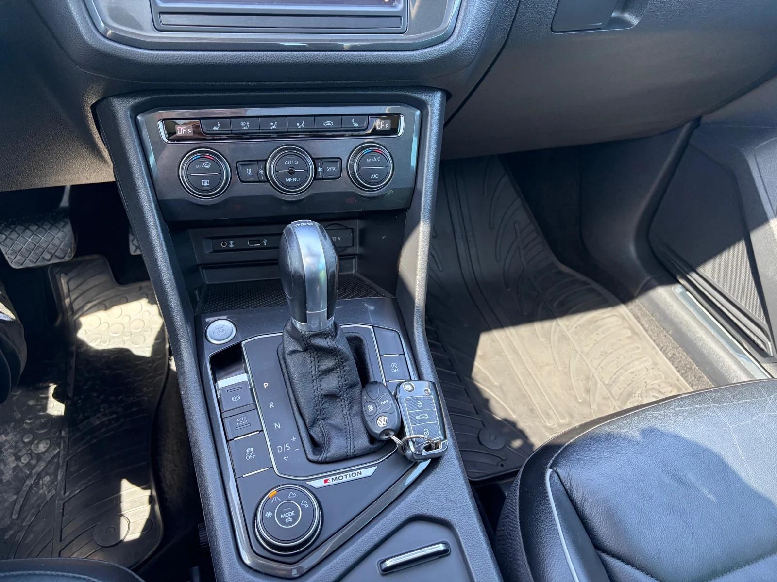 VW Tiguan Панорама Печка Дигитал !!!, снимка 12 - Автомобили и джипове - 54334137