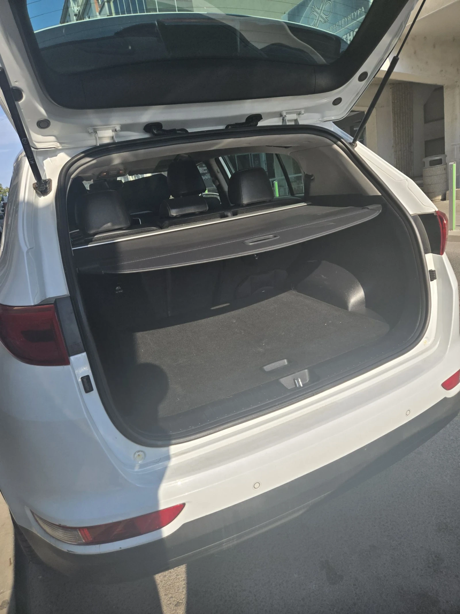 Kia Sportage, снимка 6 - Автомобили и джипове - 54770939