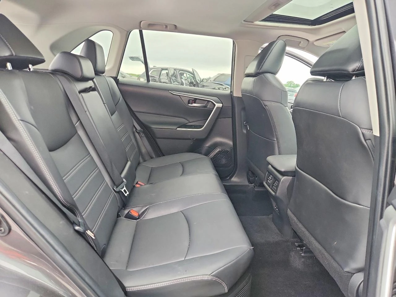Toyota Rav4 * HYBRID* 4WD* XLE* PREMIUM* КОЖА* ПОДГРЕВ* ШИБИДА, снимка 11 - Автомобили и джипове - 55492538