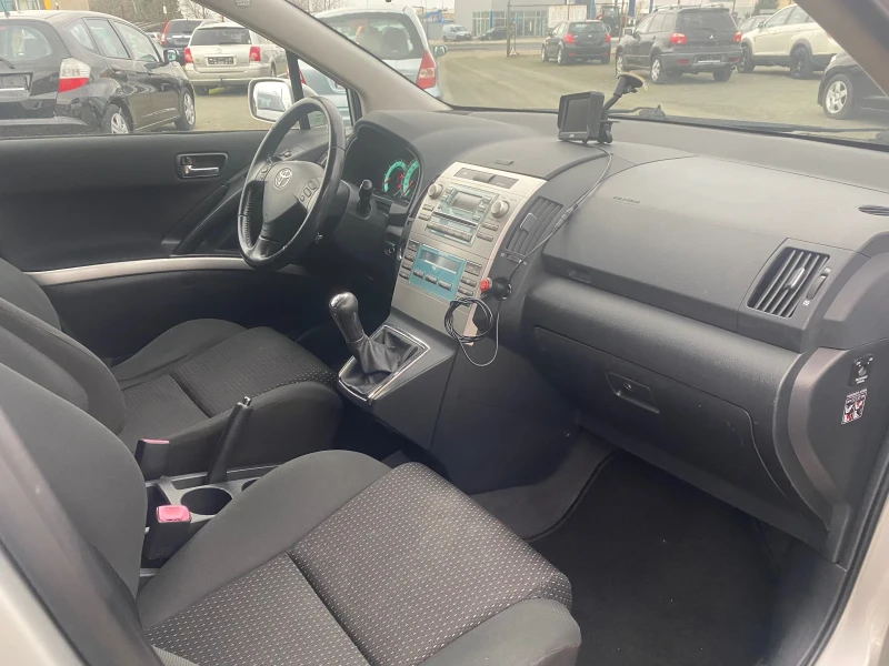 Toyota Corolla verso 2.2, снимка 10 - Автомобили и джипове - 49289620