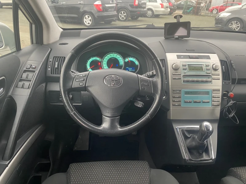 Toyota Corolla verso 2.2, снимка 8 - Автомобили и джипове - 49289620