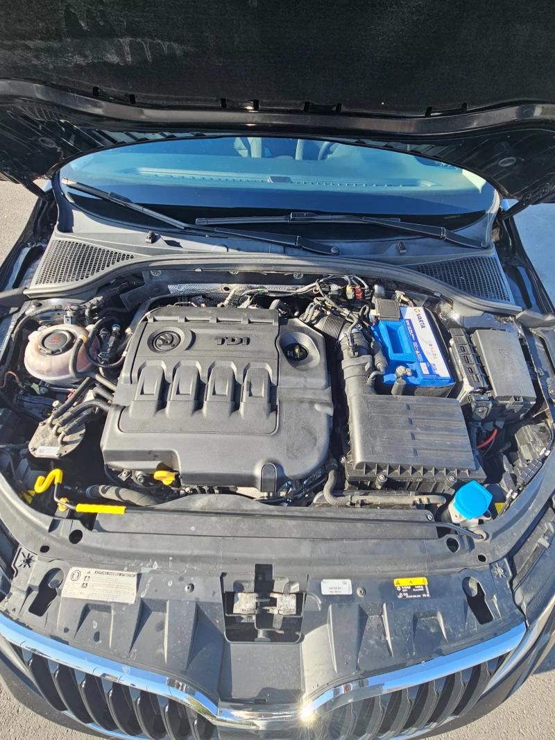 Skoda Octavia 2.0TDI Distronic/Keyless/Обслужен, снимка 12 - Автомобили и джипове - 52265253