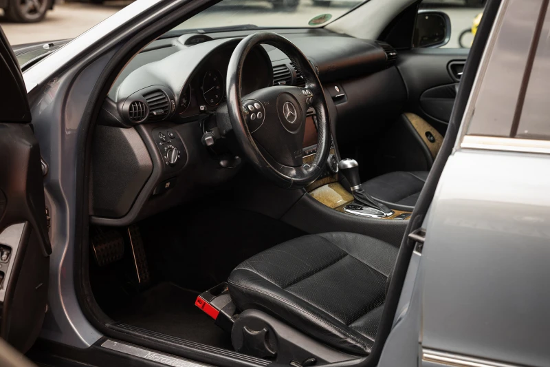 Mercedes-Benz C 230 Kompressor BI-XENON/HARMAN-KARDON/ШИБЕДАХ, снимка 7 - Автомобили и джипове - 52316370