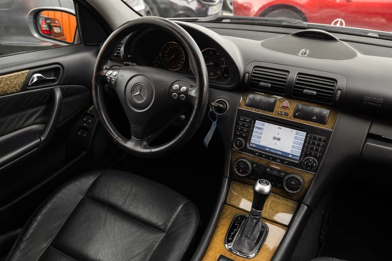 Mercedes-Benz C 230 Kompressor BI-XENON/HARMAN-KARDON/ШИБЕДАХ, снимка 11 - Автомобили и джипове - 52316370