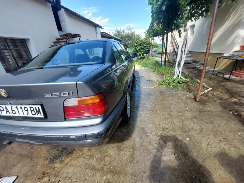 BMW 320, снимка 5 - Автомобили и джипове - 53113715