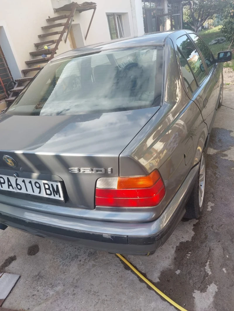 BMW 320, снимка 10 - Автомобили и джипове - 53113715