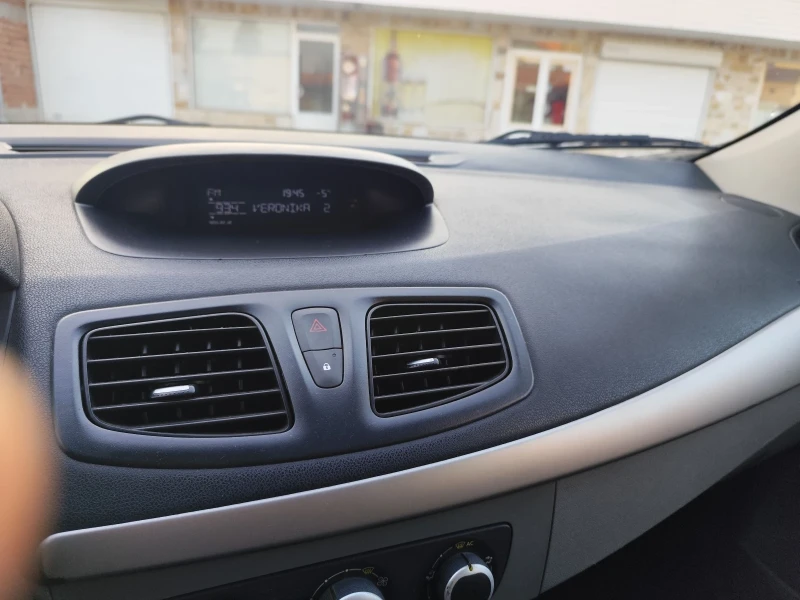 Renault Megane 1.5 DCI, снимка 12 - Автомобили и джипове - 53158817