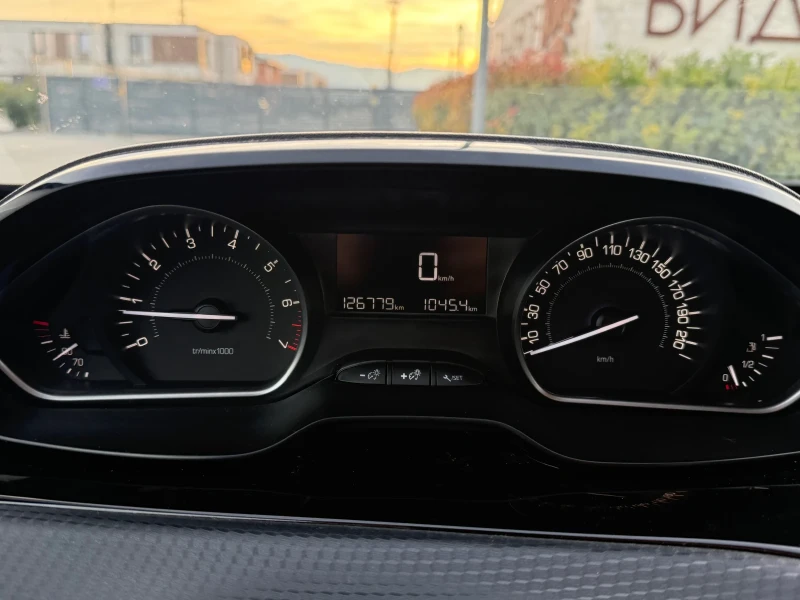 Peugeot 2008 1.2 VTi, снимка 14 - Автомобили и джипове - 53556891
