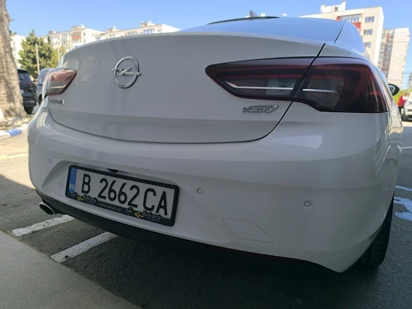 Opel Insignia, снимка 2 - Автомобили и джипове - 54353551