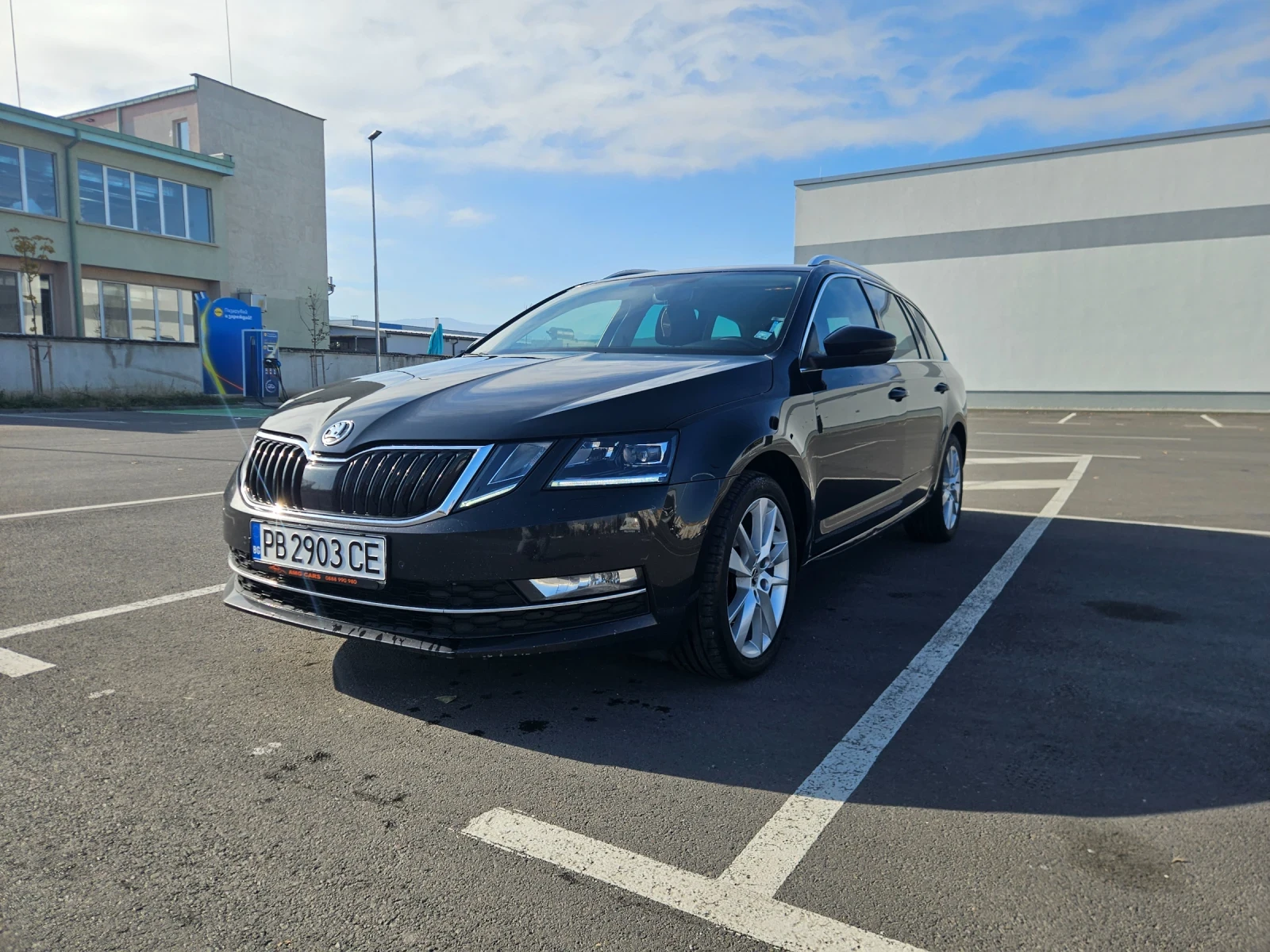 Skoda Octavia 2.0TDI Distronic/Keyless/Обслужен, снимка 1