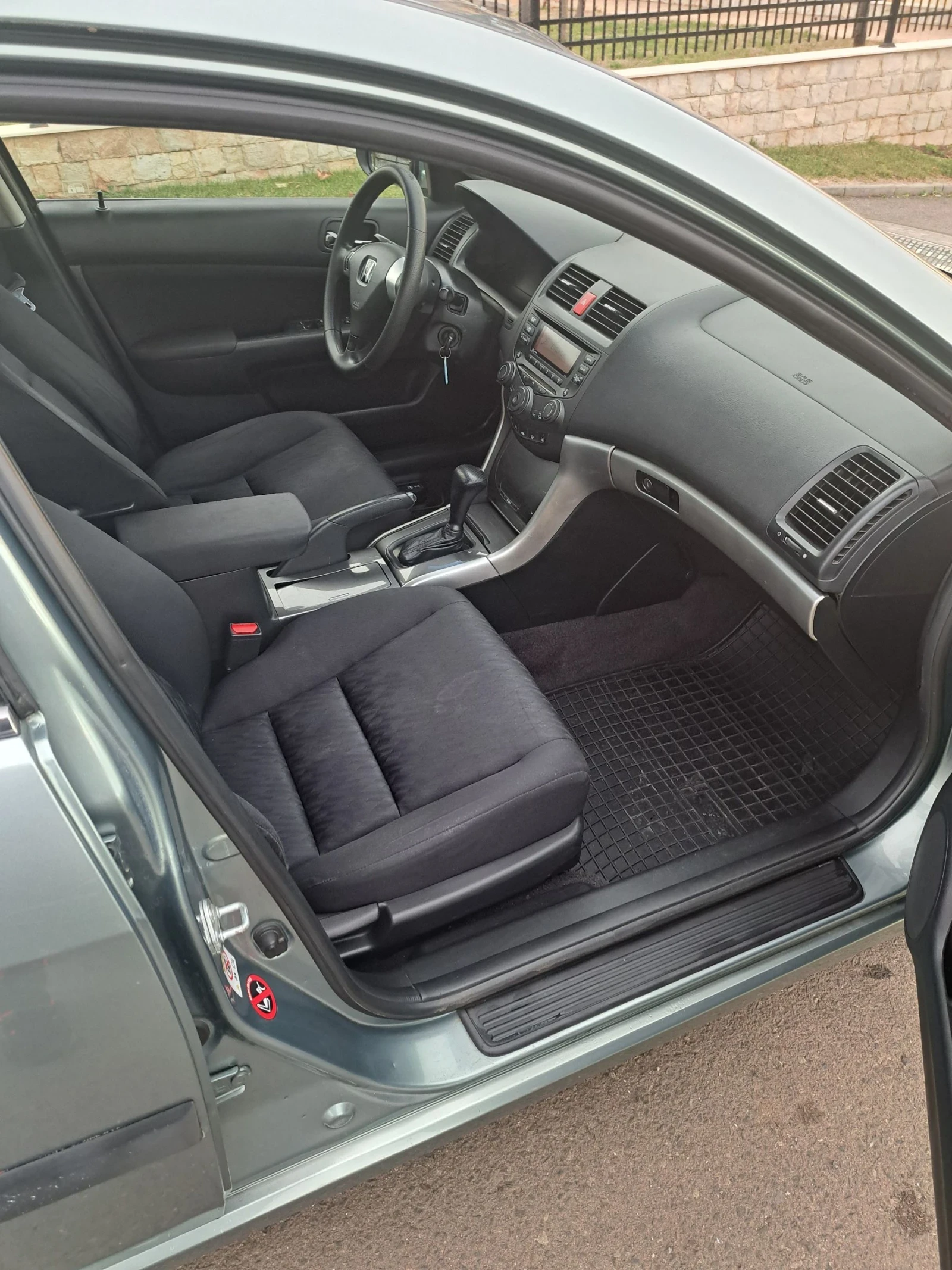 Honda Accord 2.0 автоматик, снимка 10 - Автомобили и джипове - 54039767