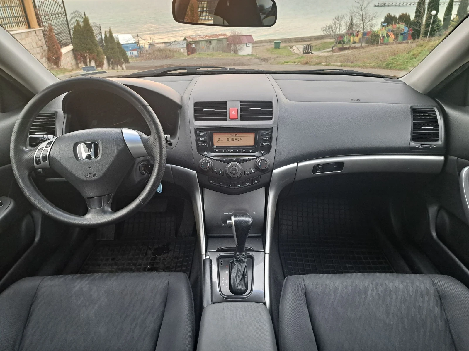 Honda Accord 2.0 автоматик, снимка 11 - Автомобили и джипове - 54039767