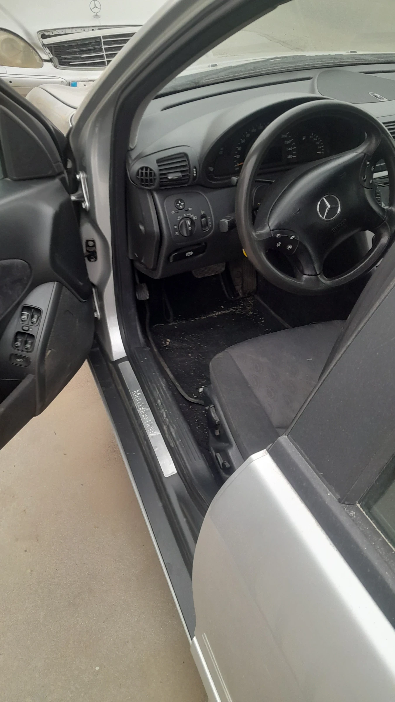 Mercedes-Benz C 280, снимка 6 - Автомобили и джипове - 54211091