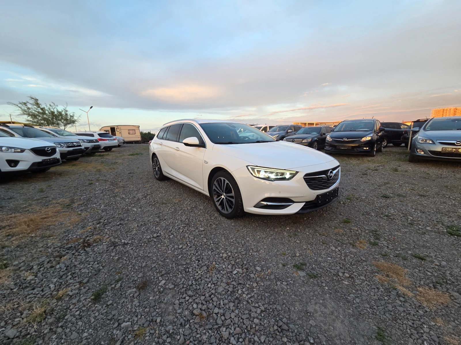 Opel Insignia 1.6 i, EXCLUSIVE , снимка 2 - Автомобили и джипове - 54285040
