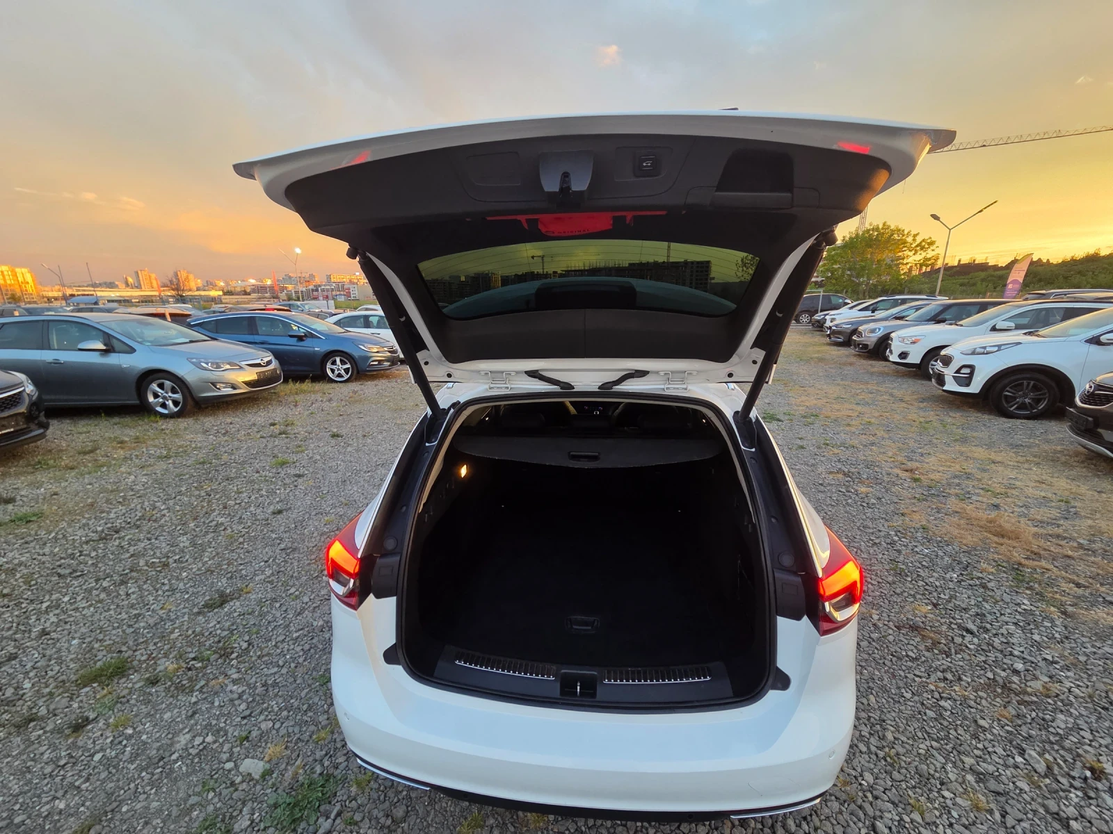 Opel Insignia 1.6 i, EXCLUSIVE , снимка 8 - Автомобили и джипове - 54285040