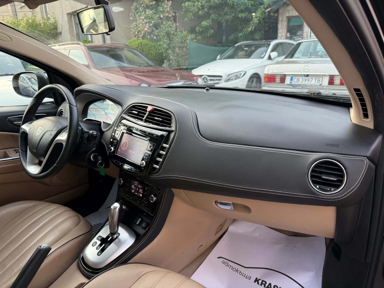 Lancia Delta 1.6M-JET 120HP PLATINIUM NAVI XENON PANORAMA , снимка 12 - Автомобили и джипове - 54672136