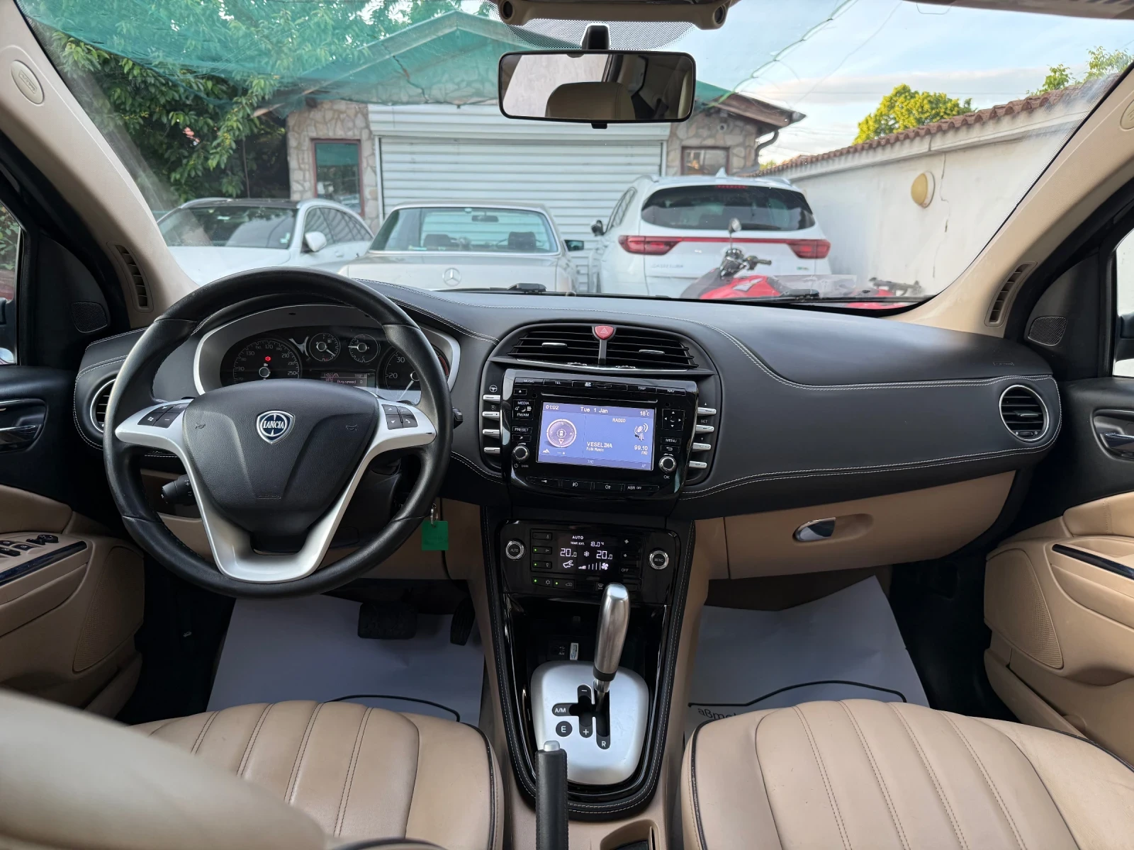 Lancia Delta 1.6M-JET 120HP PLATINIUM NAVI XENON PANORAMA , снимка 10 - Автомобили и джипове - 54672136