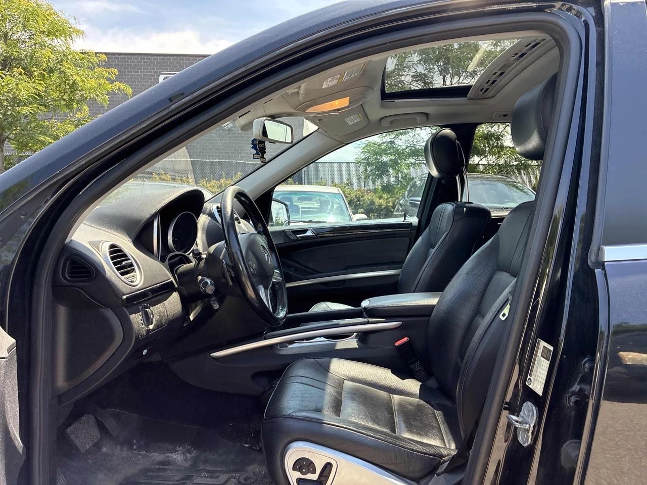 Mercedes-Benz ML 550 AMG pack/5.5 388/ВЪЗДУХ/ОБДУХВАНЕ/KEYLESS, снимка 6 - Автомобили и джипове - 55067947