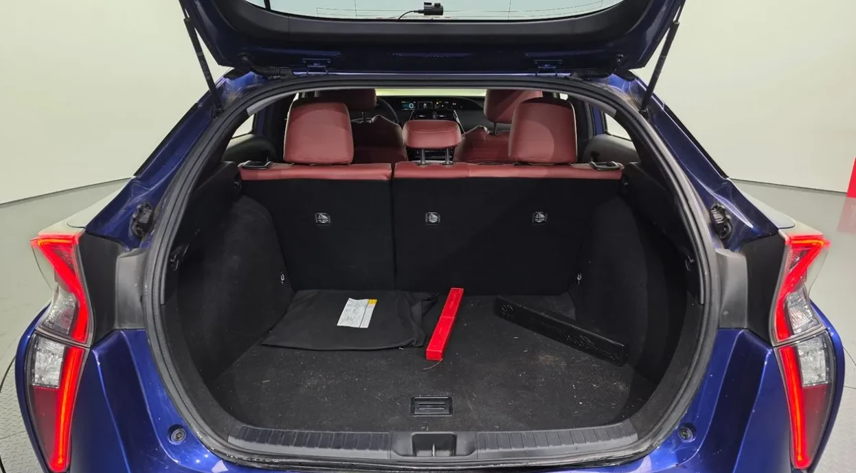 Toyota Prius 1.8 Хибрид, снимка 14 - Автомобили и джипове - 55085186