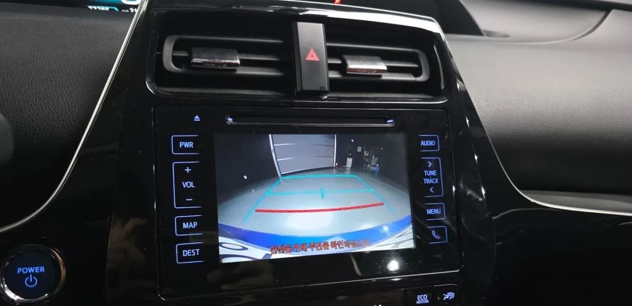 Toyota Prius 1.8 Хибрид, снимка 7 - Автомобили и джипове - 55085186