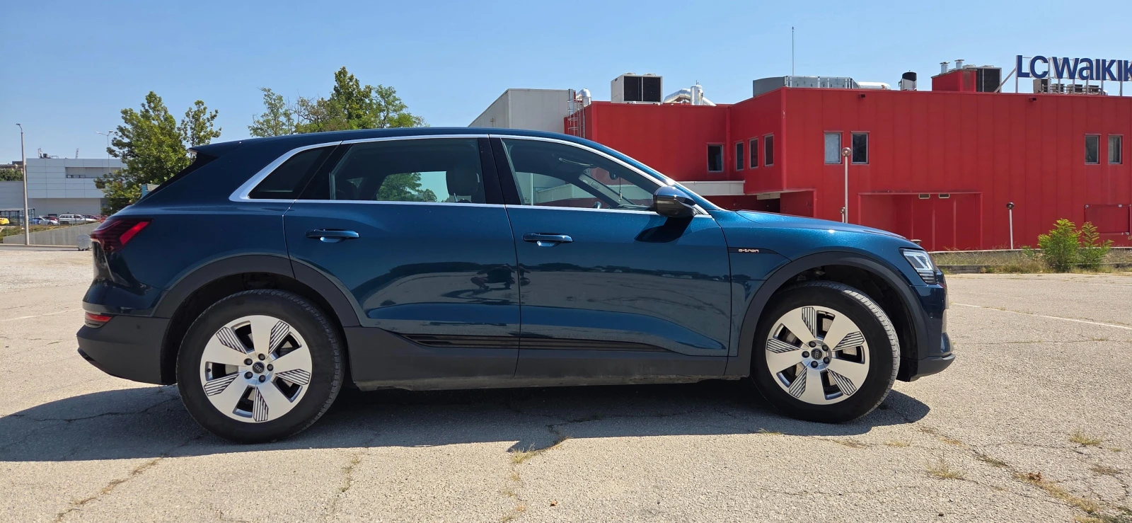 Audi E-Tron 55 S line | 2 НОВИ електромотора | 360  | Matrix, снимка 6 - Автомобили и джипове - 56185327
