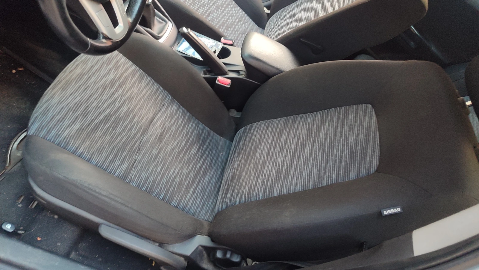 Kia Ceed 1.6, снимка 6 - Автомобили и джипове - 56573909