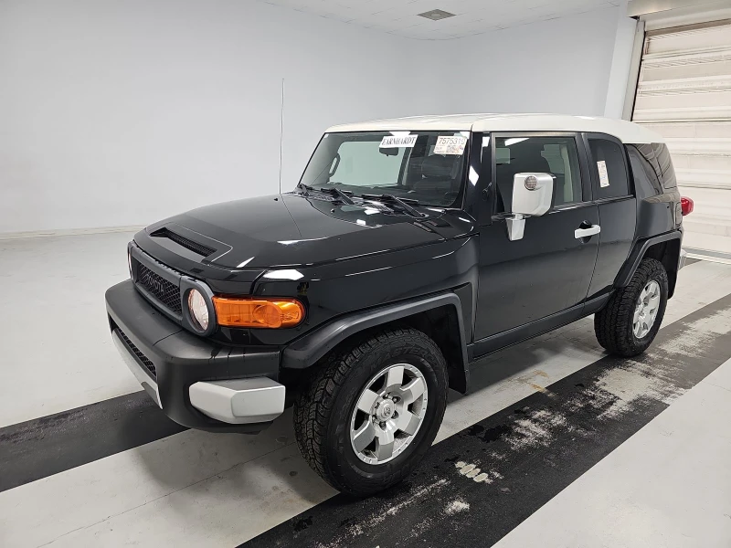 Toyota Fj cruiser БЕЗ РЪЖДА, снимка 1 - Автомобили и джипове - 48513522