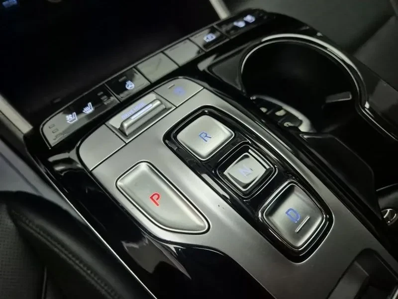 Hyundai Tucson (Nx4) Diesel 2.0 2Wd Modern, снимка 13 - Автомобили и джипове - 55087979