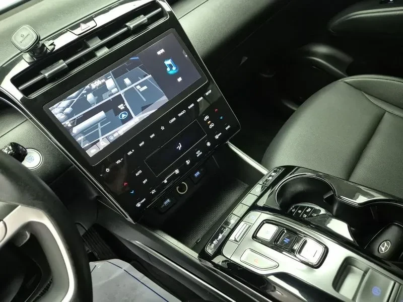Hyundai Tucson (Nx4) Diesel 2.0 2Wd Modern, снимка 9 - Автомобили и джипове - 55087979