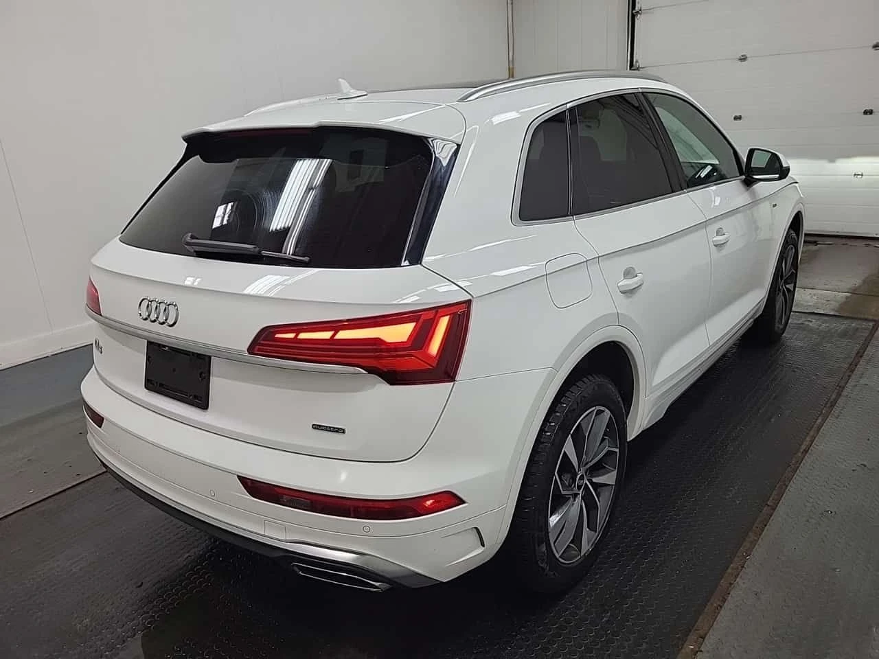 Audi Q5 * PROGRESSIV * CARFAX * ЦЕНА ДО БГ, снимка 3 - Автомобили и джипове - 54223192