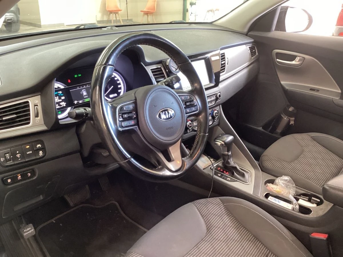 Kia Niro Plug-in Hybrid ОЧАКВАН ВНОС, снимка 8 - Автомобили и джипове - 54742596