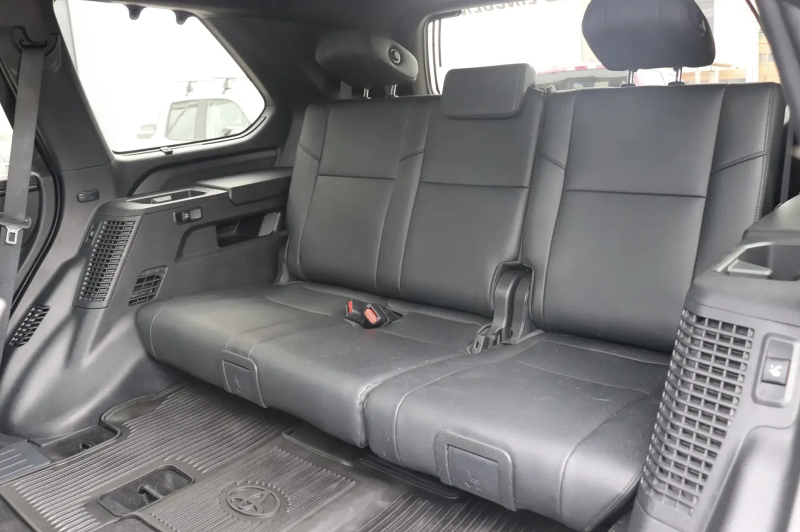 Toyota Sequoia 2025 Toyota Sequoia TRD Off Road, снимка 7 - Автомобили и джипове - 54778655