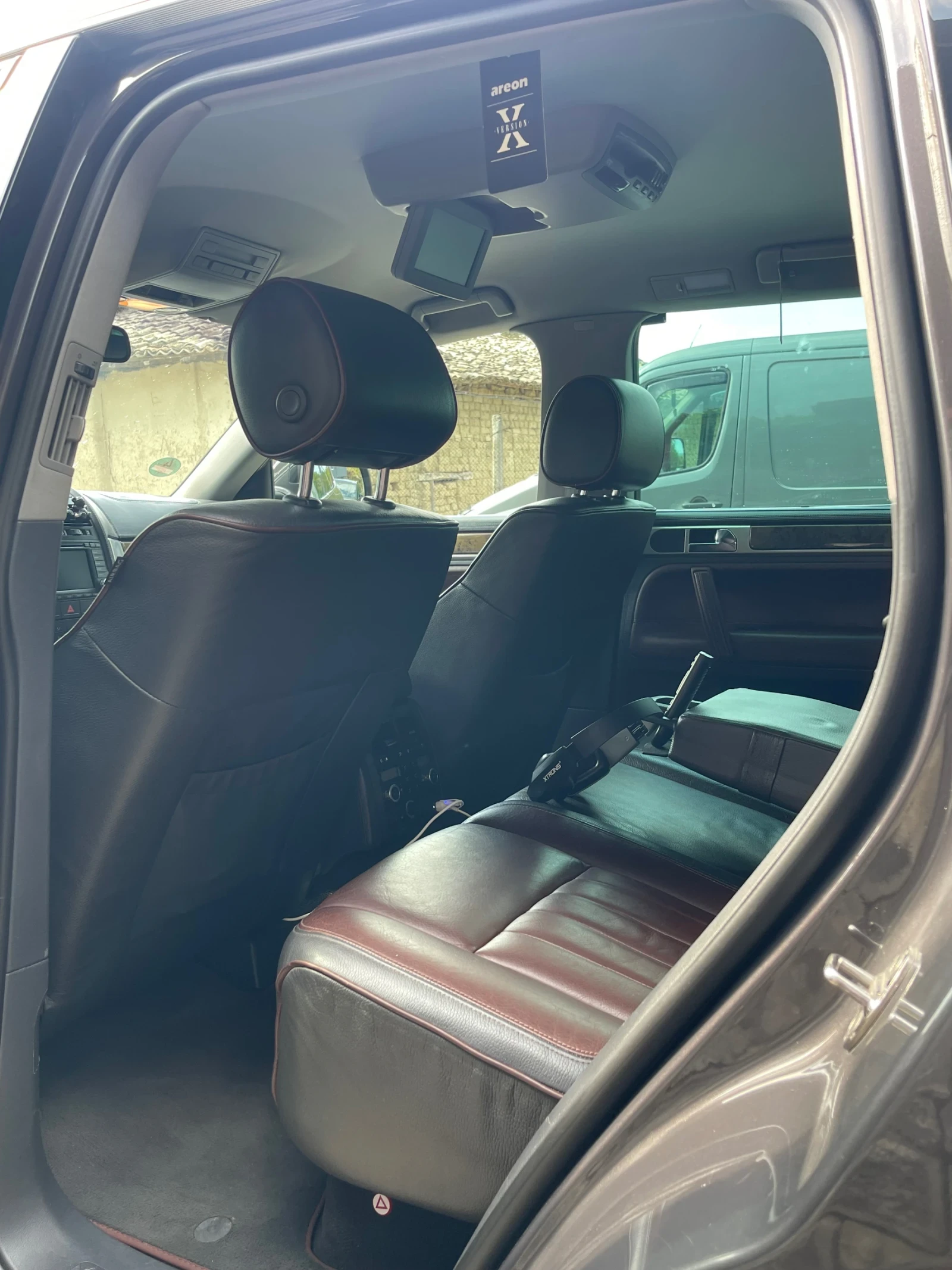 VW Touareg, снимка 8 - Автомобили и джипове - 55692945