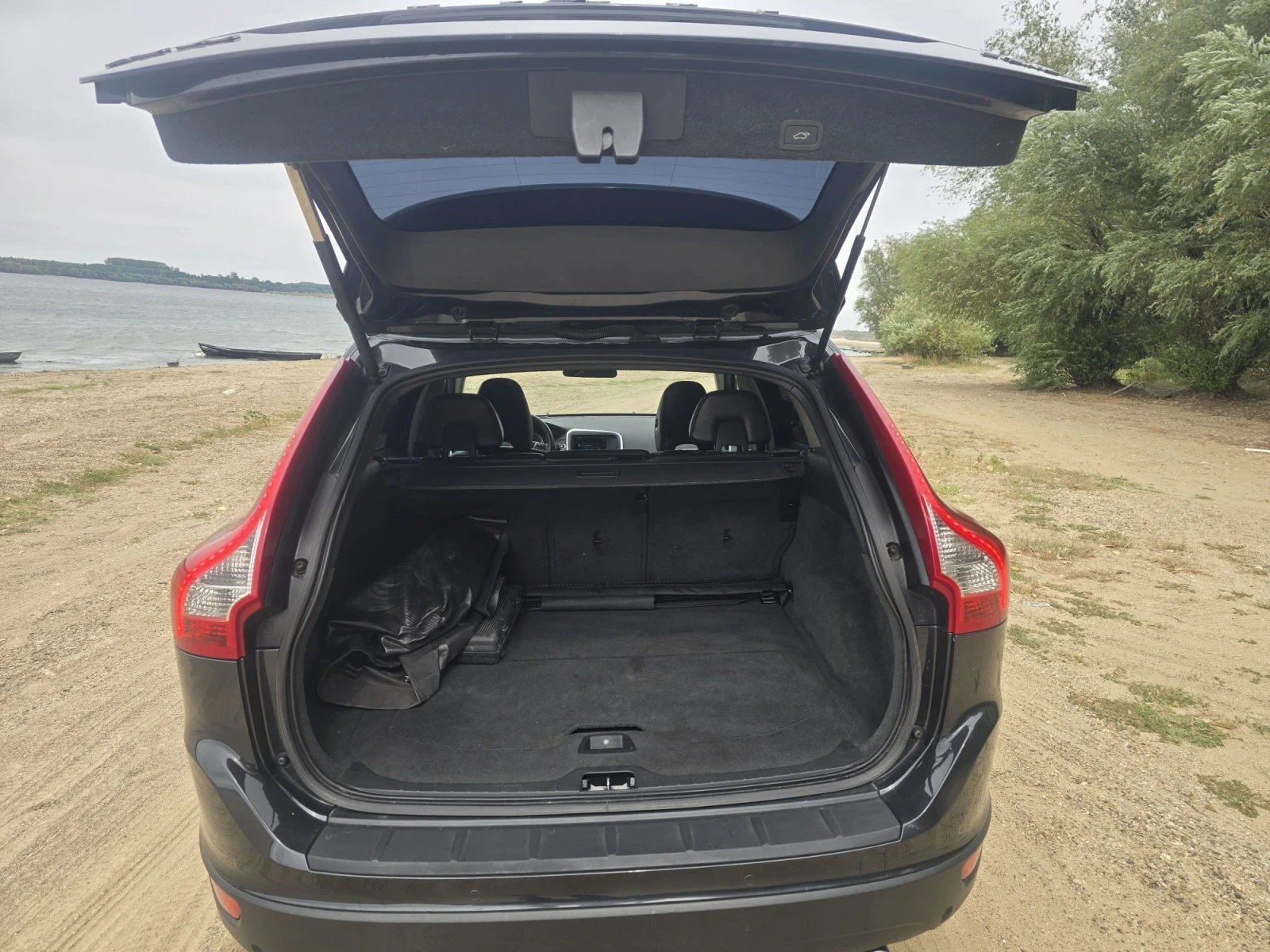 Volvo XC60, снимка 8 - Автомобили и джипове - 55835614