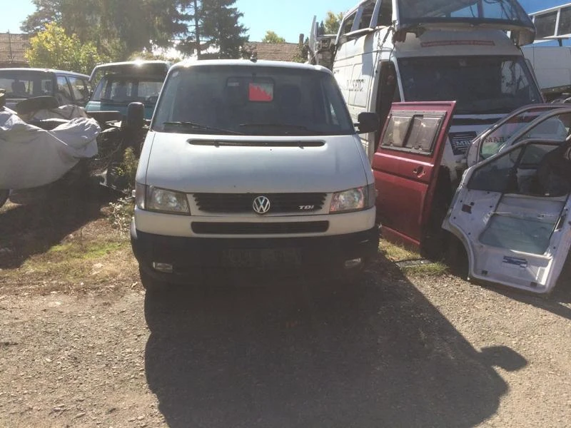 VW Caravelle 2.5 TDI syncro, снимка 12 - Бусове и автобуси - 47046675