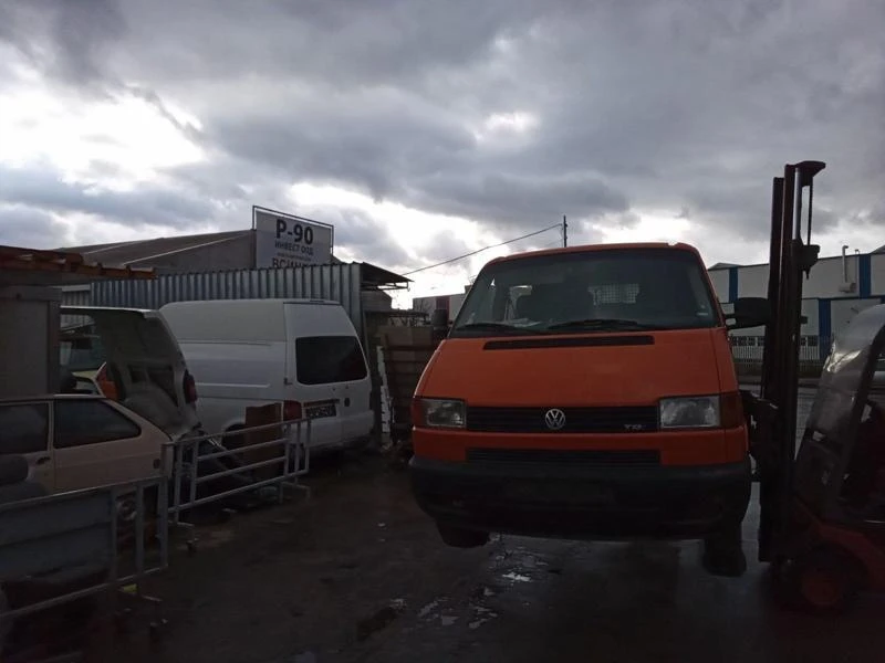 VW Caravelle 2.5 TDI syncro, снимка 7 - Бусове и автобуси - 47046675