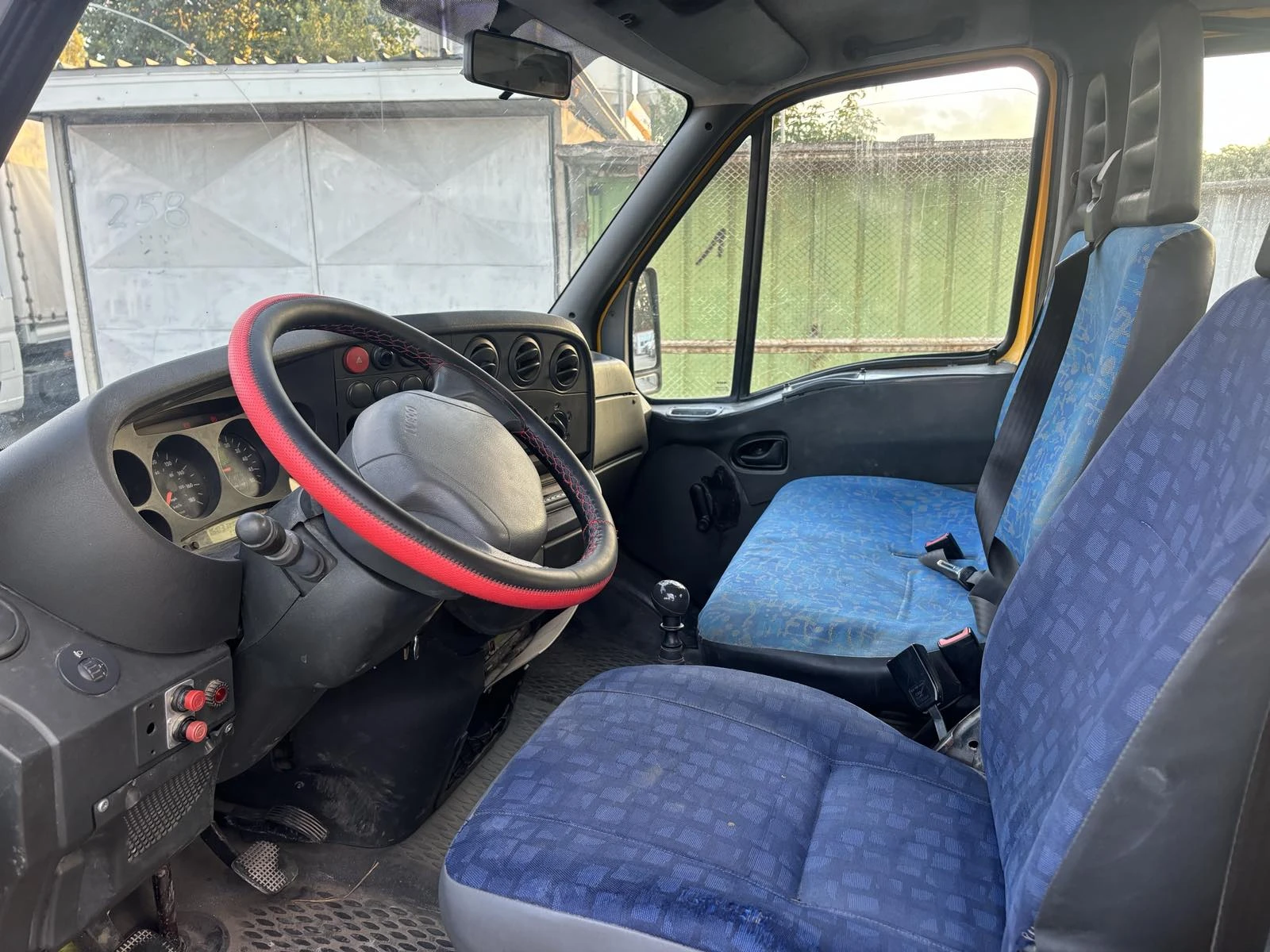 Iveco 35c13 2.8D двойна гума / КАТ В / 6 МЕСТА / 6 скорости - изображение 2