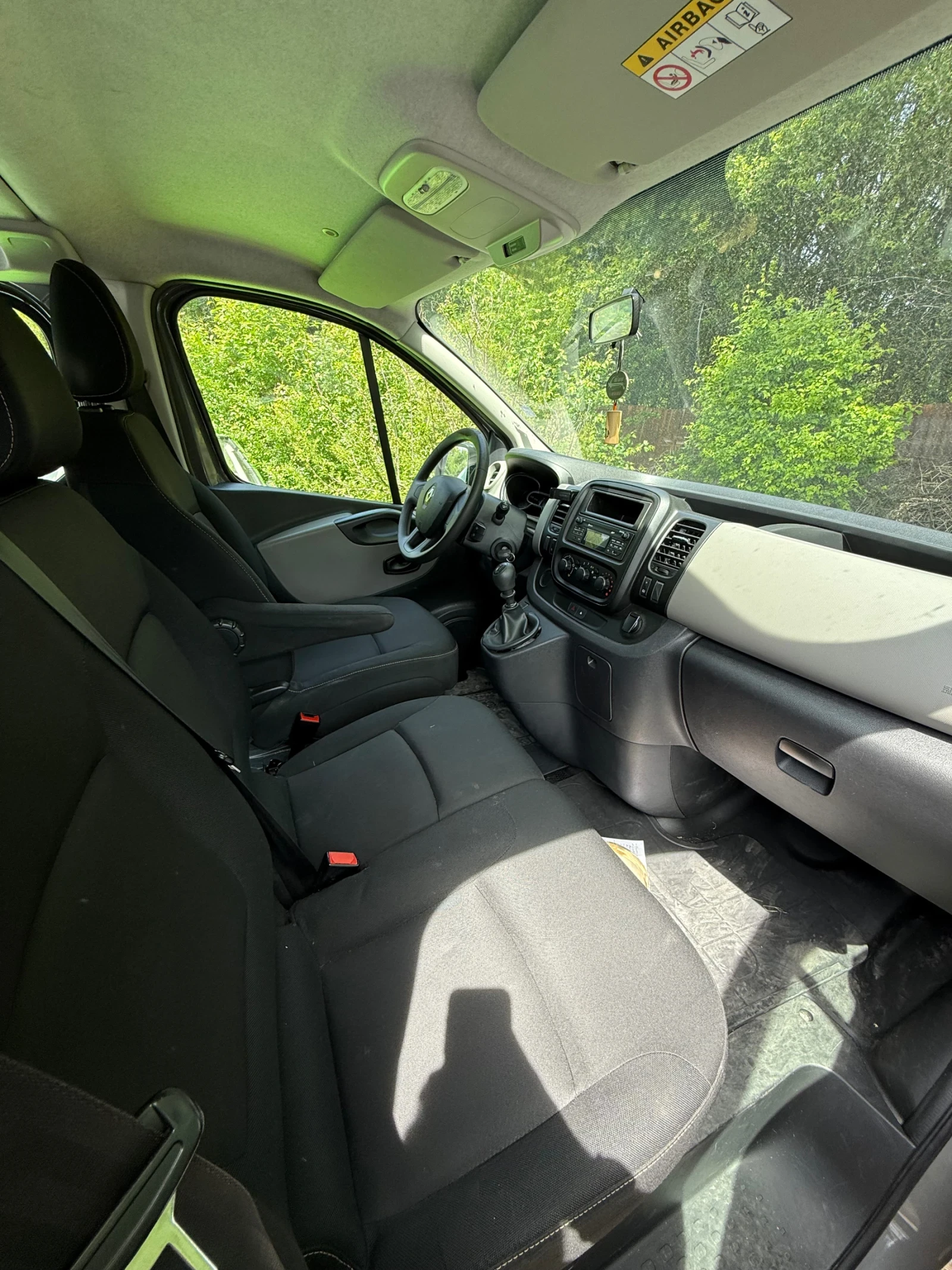 Renault Trafic 8+ 1///Дълга база/// Двоен АС, снимка 5 - Бусове и автобуси - 54501155