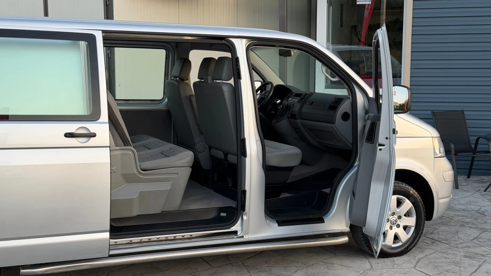 VW T5 2.5 TDI Автоматик, снимка 9 - Бусове и автобуси - 56087350