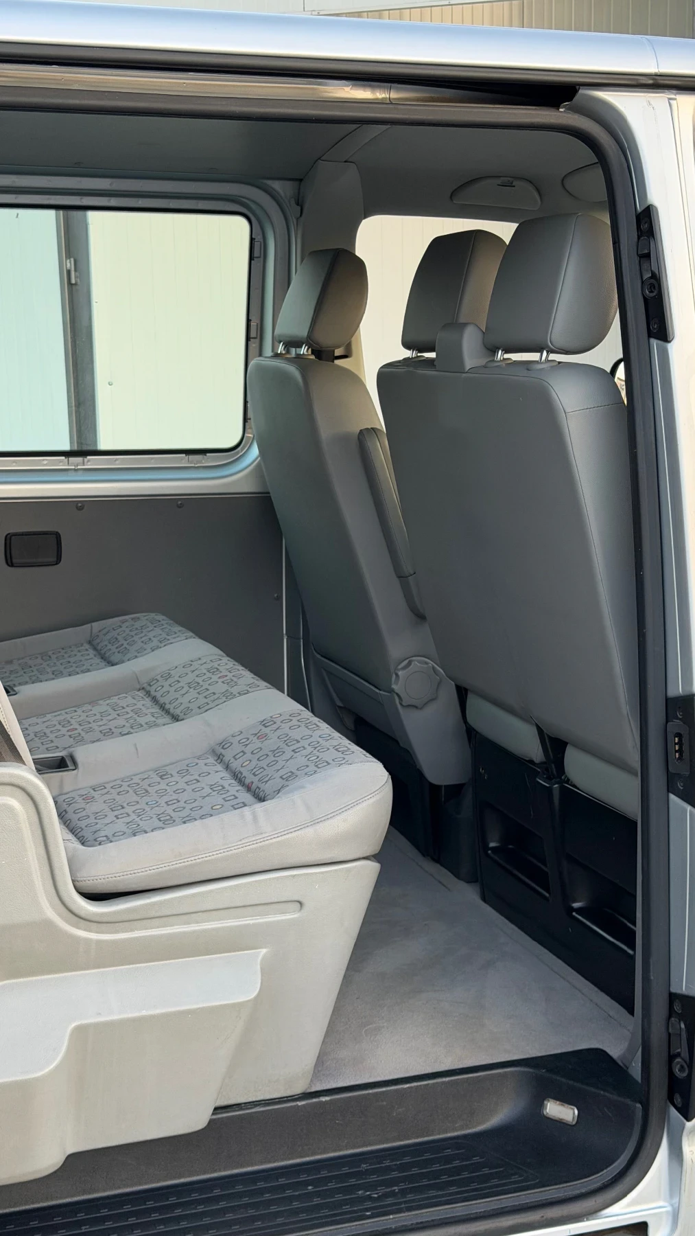 VW T5 2.5 TDI Автоматик, снимка 13 - Бусове и автобуси - 56087350