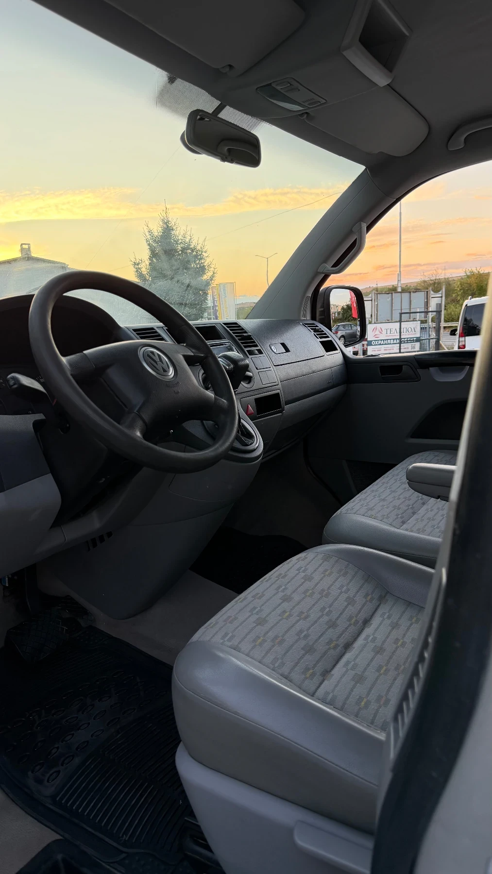 VW T5 2.5 TDI Автоматик, снимка 14 - Бусове и автобуси - 56087350