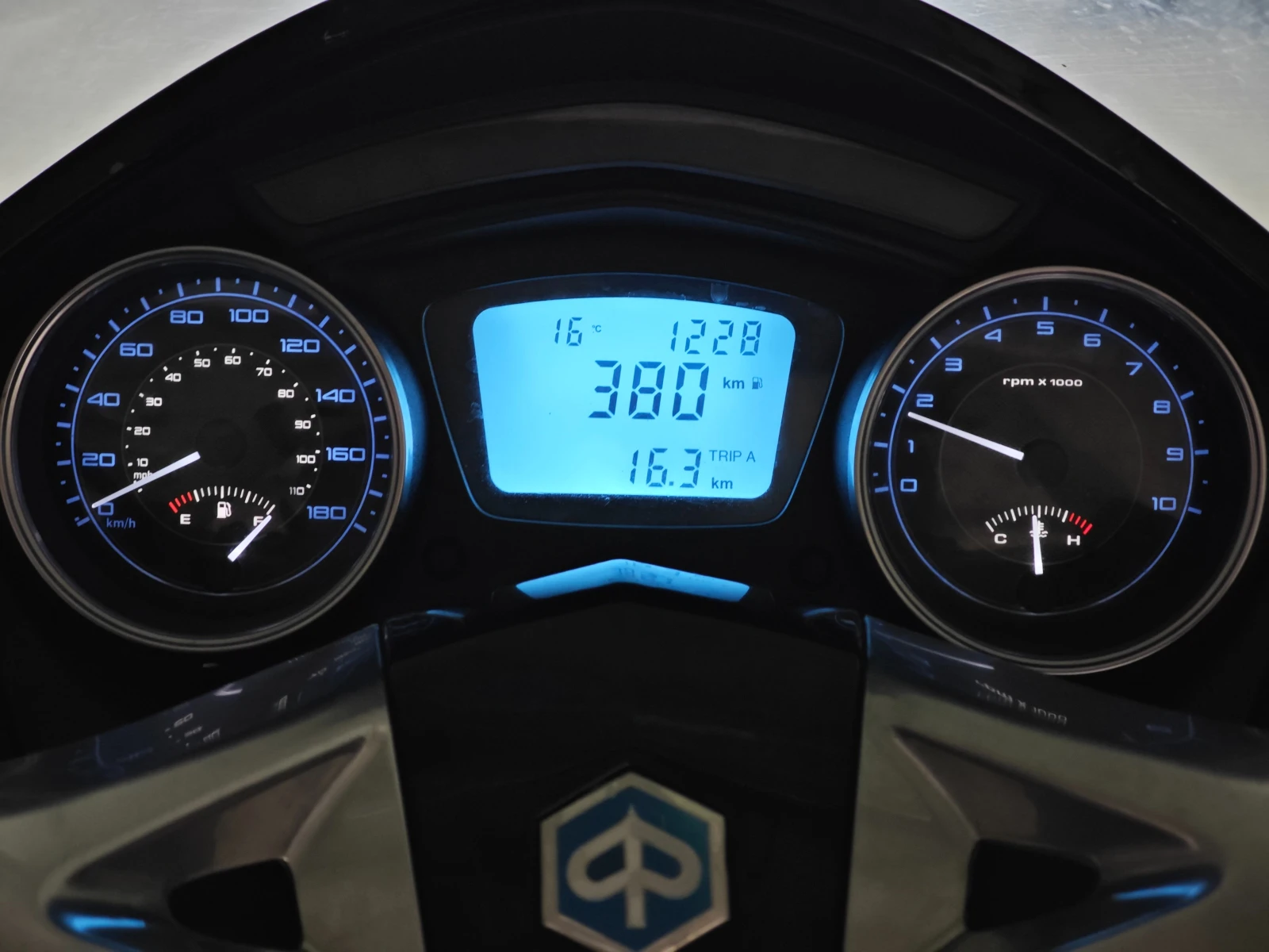 Piaggio X10 350i  ABS / ASR, снимка 12 - Мотоциклети и мототехника - 53931155