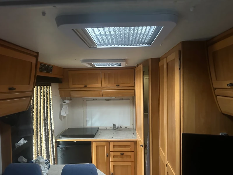 Кемпер HYMER / ERIBA 2.5TDI, снимка 9 - Каравани и кемпери - 47474738