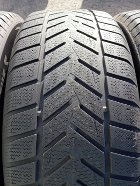 Гуми Зимни 215/50R18, снимка 1