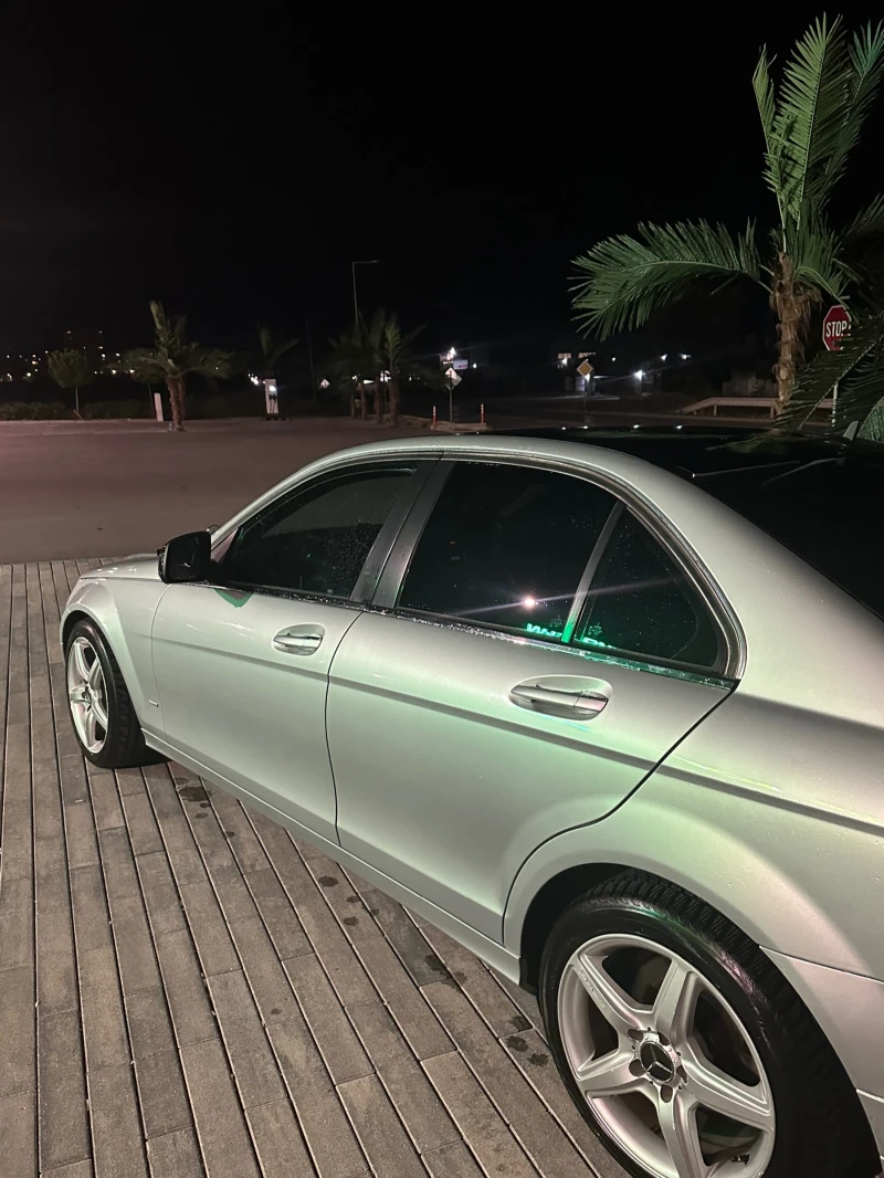 Mercedes-Benz C 220, снимка 4 - Автомобили и джипове - 47325358