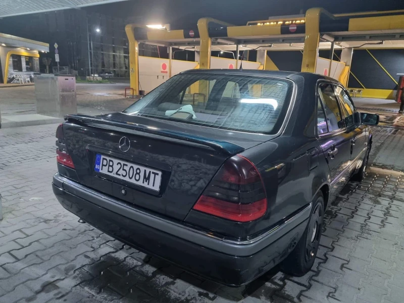 Mercedes-Benz C 180, снимка 3 - Автомобили и джипове - 48748827