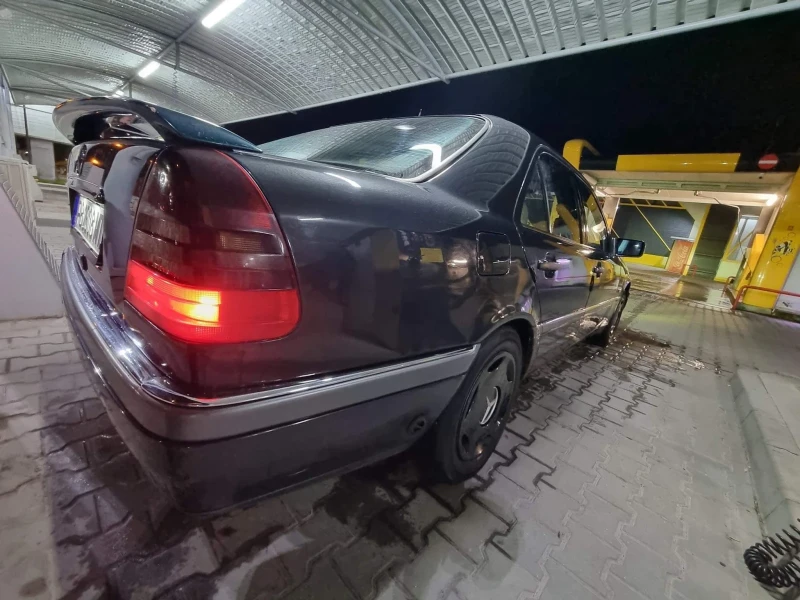 Mercedes-Benz C 180, снимка 5 - Автомобили и джипове - 48748827