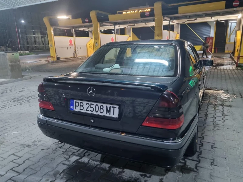 Mercedes-Benz C 180, снимка 2 - Автомобили и джипове - 48748827