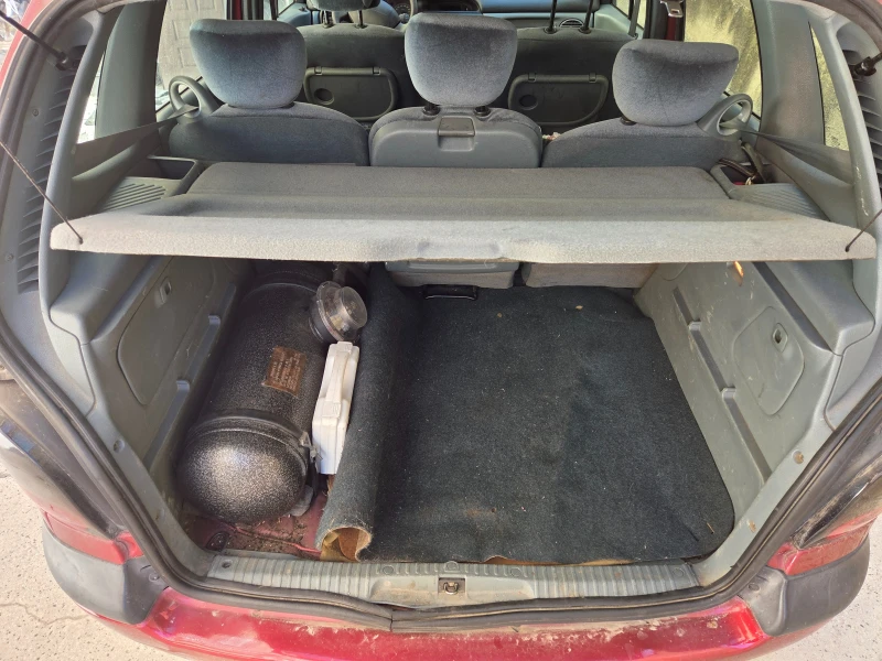 Renault Scenic 1.6e, снимка 11 - Автомобили и джипове - 52192724